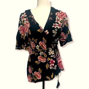 Angie Ruffled Floral Kimon Weap Shirt Size Large